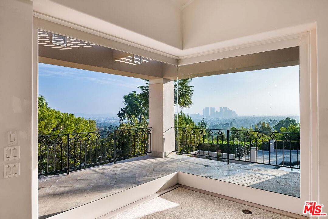 Beverly Hills, California, 90210, United States, 5 Bedrooms Bedrooms, ,4 BathroomsBathrooms,Residential,For Sale,1991118