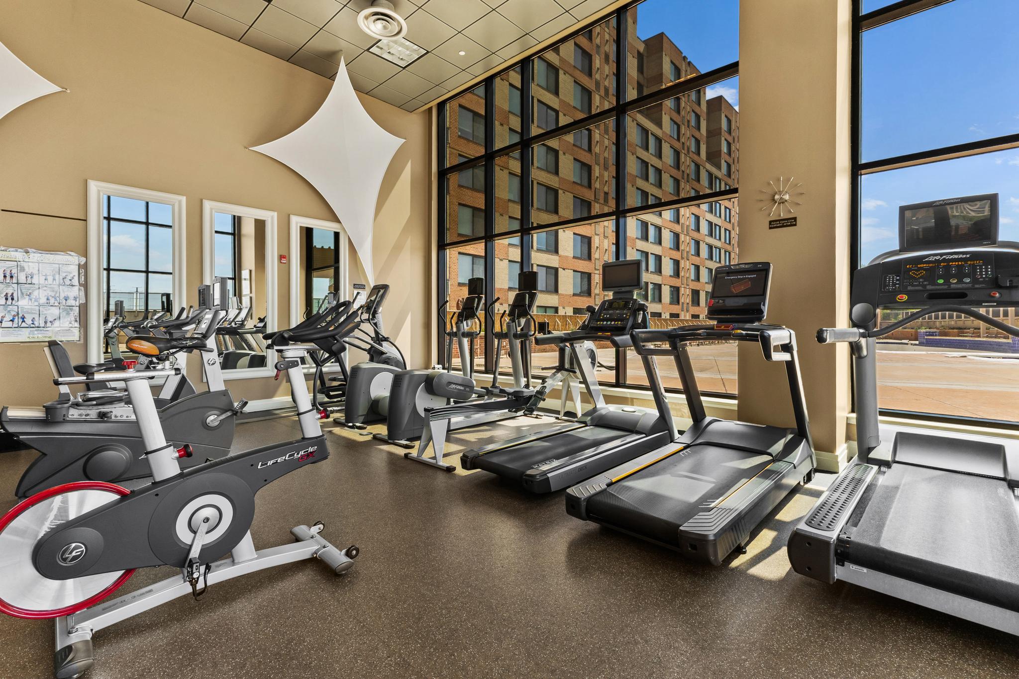  2451 Midtown Avenue, Alexandria, VA, 22303 - 物件實景