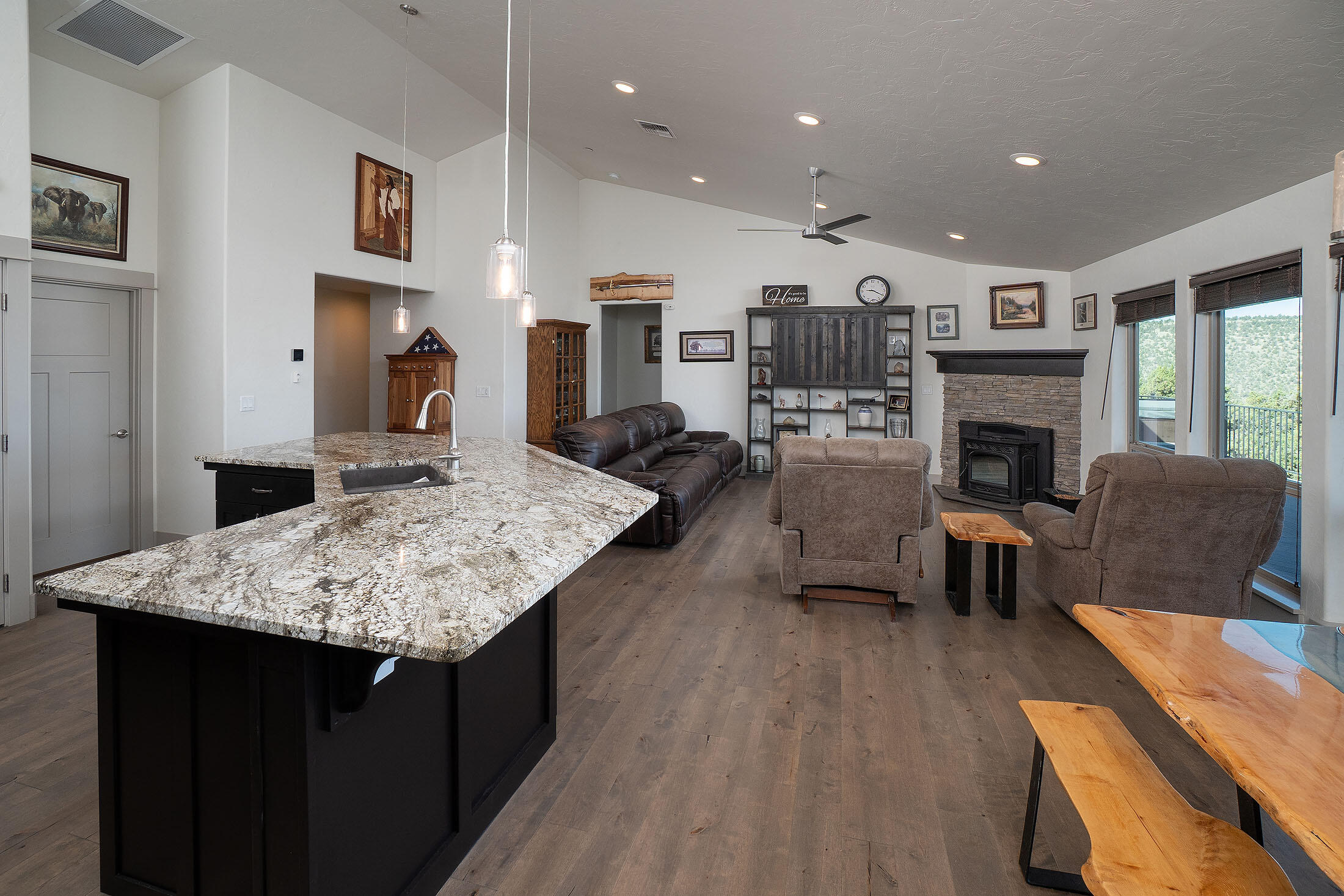 Prineville, Oregon, 97754, United States, 3 Bedrooms Bedrooms, ,2 BathroomsBathrooms,Residential,For Sale,1903608