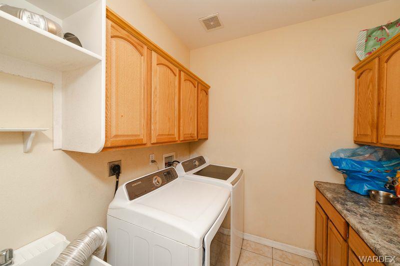 Kingman, Arizona, 86401, United States, 3 Bedrooms Bedrooms, ,2 BathroomsBathrooms,Residential,For Sale,1980873