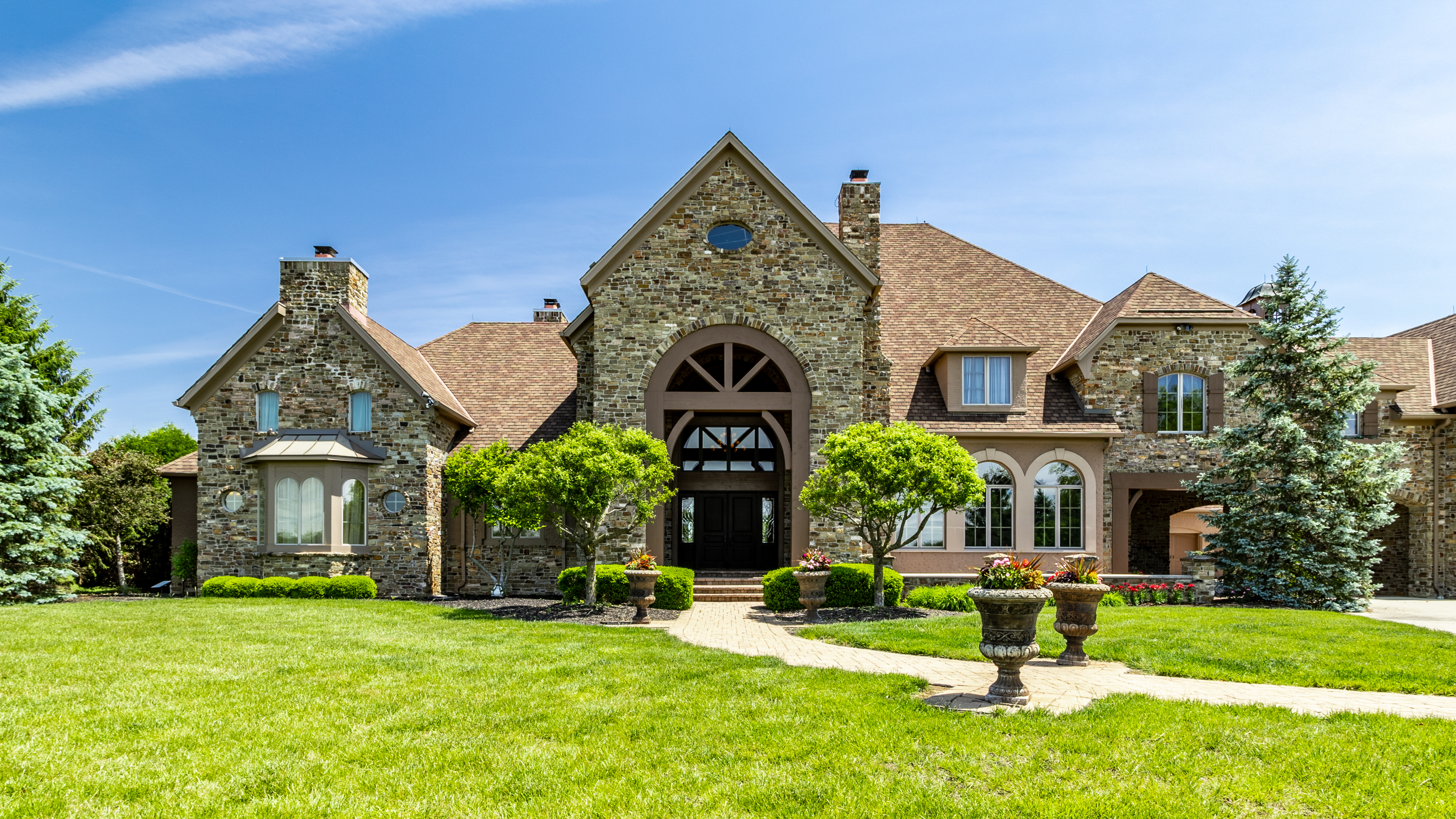  European-Inspired Waterfront Estate with Endless Features - 物件實景