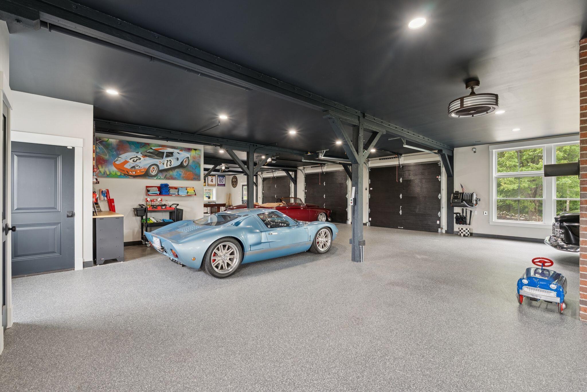 Falmouth, Maine, 04105, United States, 3 Bedrooms Bedrooms, ,4 BathroomsBathrooms,Residential,For Sale,1975511