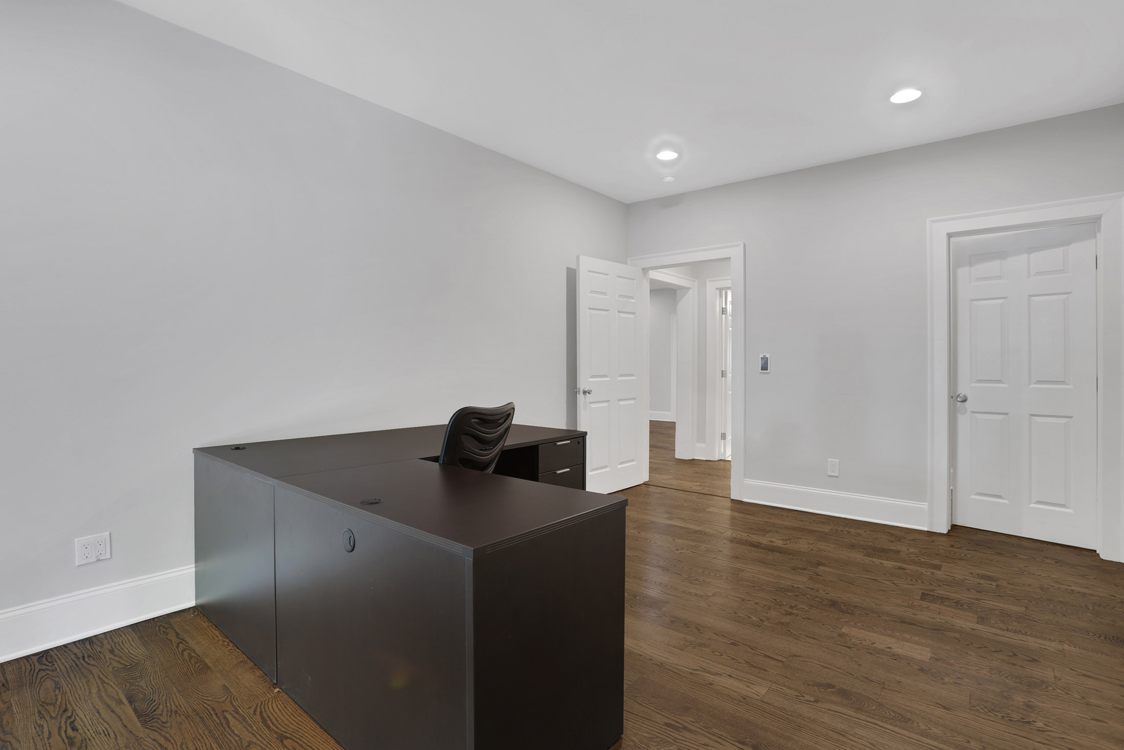  Sophisticated Brick Residence in Coveted Brookhaven Location - 物件實景