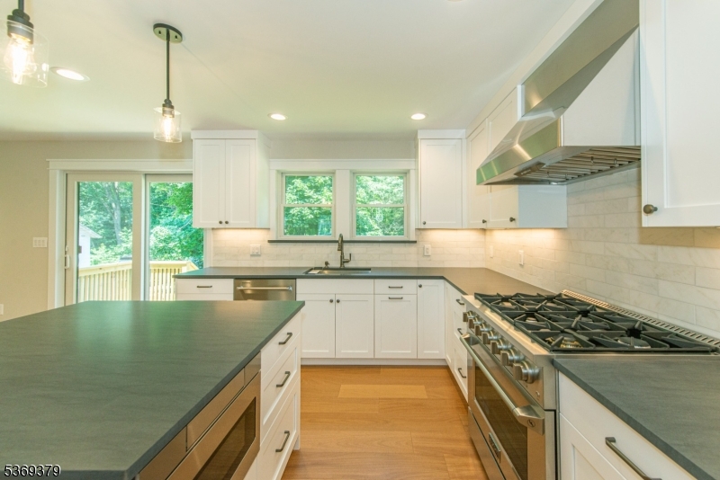 Essex Fells Twp., New Jersey, 07021, United States, 4 Bedrooms Bedrooms, ,4 BathroomsBathrooms,Residential,For Sale,1885303