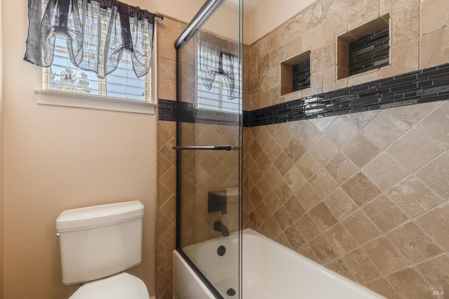 Vacaville, California, 95687, United States, 3 Bedrooms Bedrooms, ,2 BathroomsBathrooms,Residential,For Sale,1932568