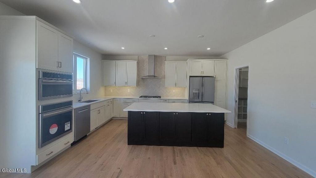 Mechanicville, New York, 12118, United States, 3 Bedrooms Bedrooms, ,3 BathroomsBathrooms,Residential,For Sale,1989514