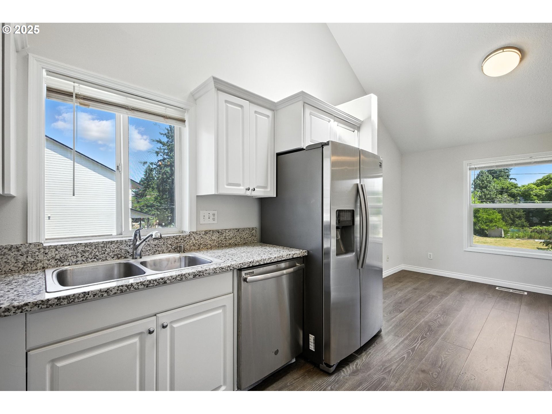 Portland, Oregon, 97266, United States, ,Residential,For Sale,1865465