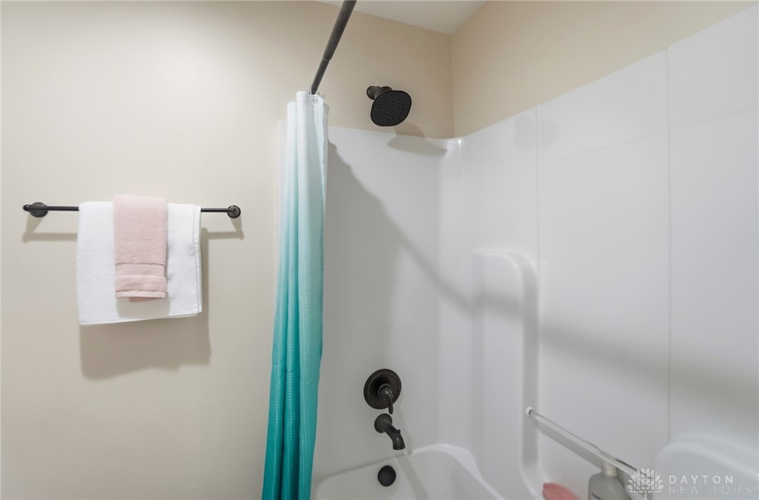 Oakwood, Ohio, 45409, United States, 3 Bedrooms Bedrooms, ,3 BathroomsBathrooms,Residential,For Sale,1991510