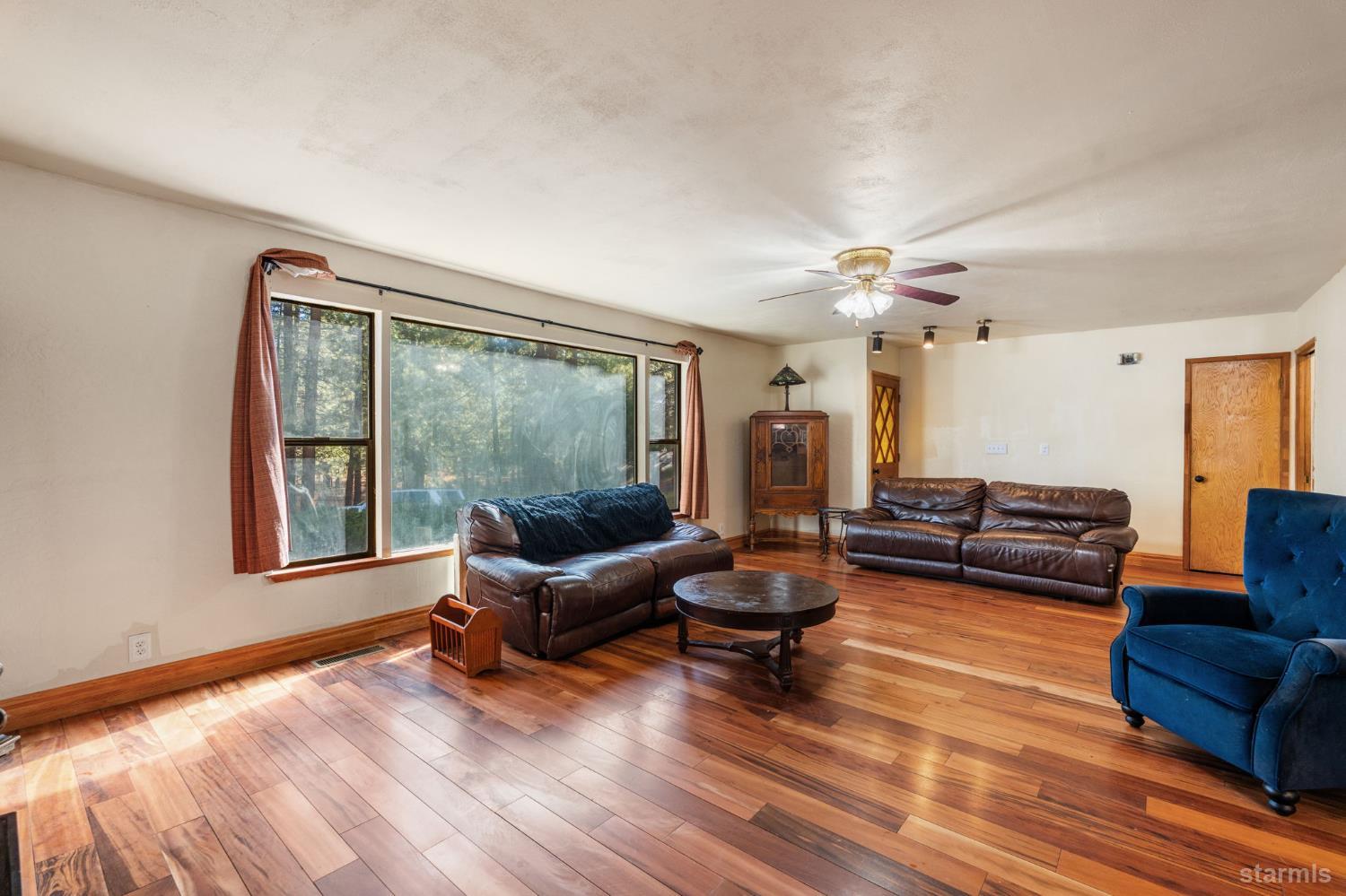 South Lake Tahoe, California, 96150, United States, 3 Bedrooms Bedrooms, ,2 BathroomsBathrooms,Residential,For Sale,1998204