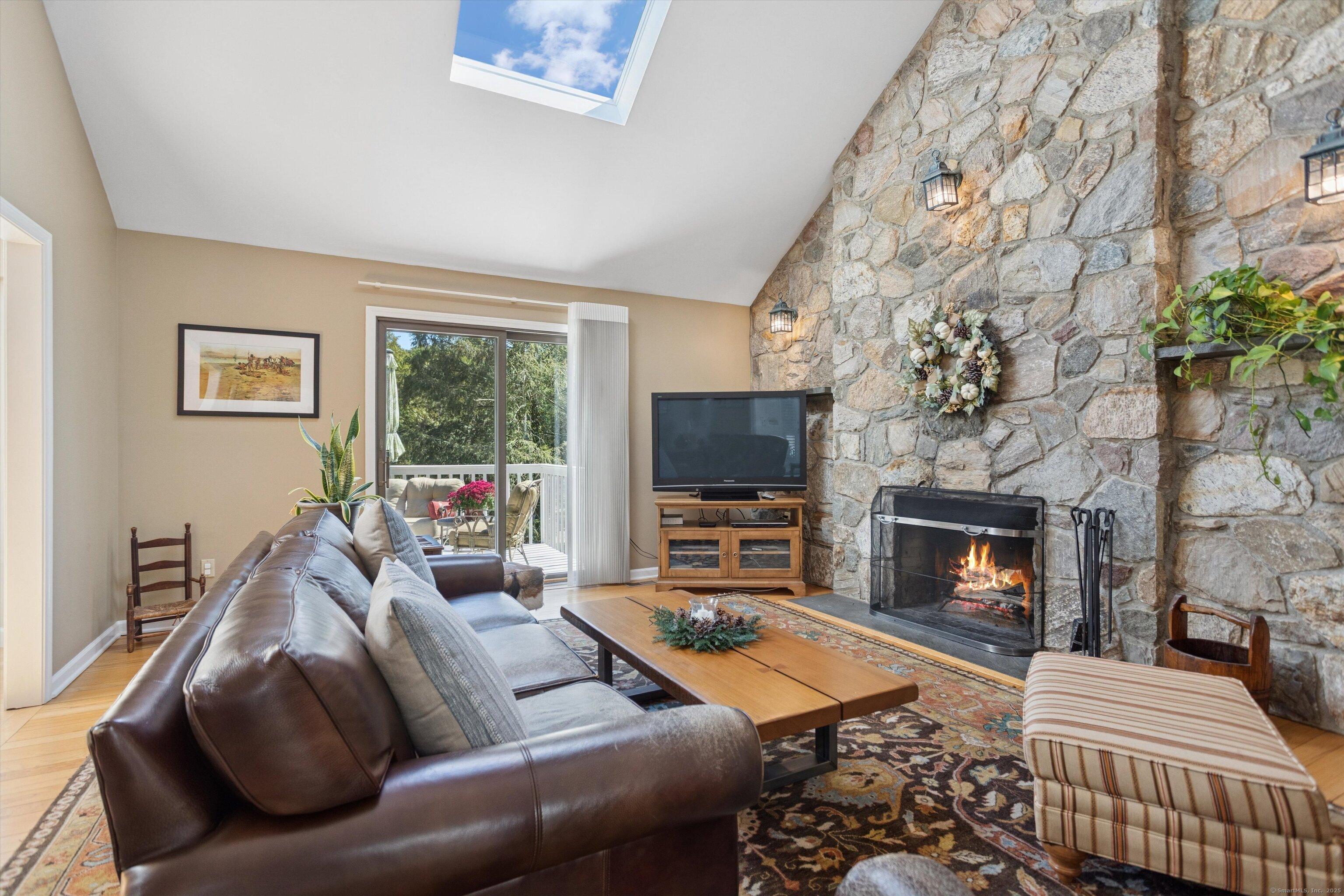 Stamford, Connecticut, 06903, United States, 5 Bedrooms Bedrooms, ,5 BathroomsBathrooms,Residential,For Sale,1976507