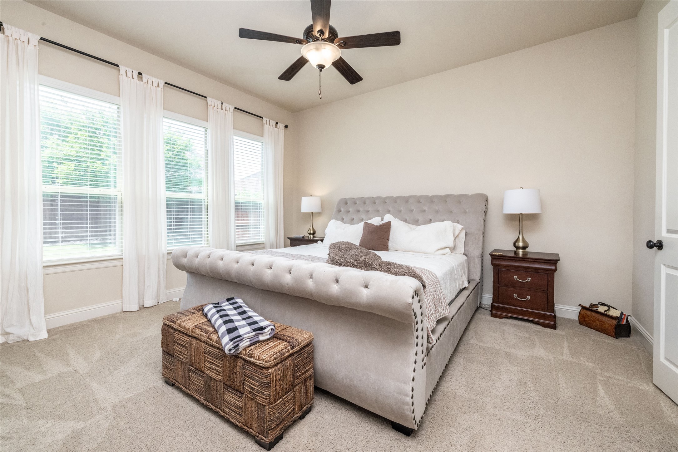 Roanoke, Texas, 76262, United States, 4 Bedrooms Bedrooms, ,5 BathroomsBathrooms,Residential,For Sale,1827754
