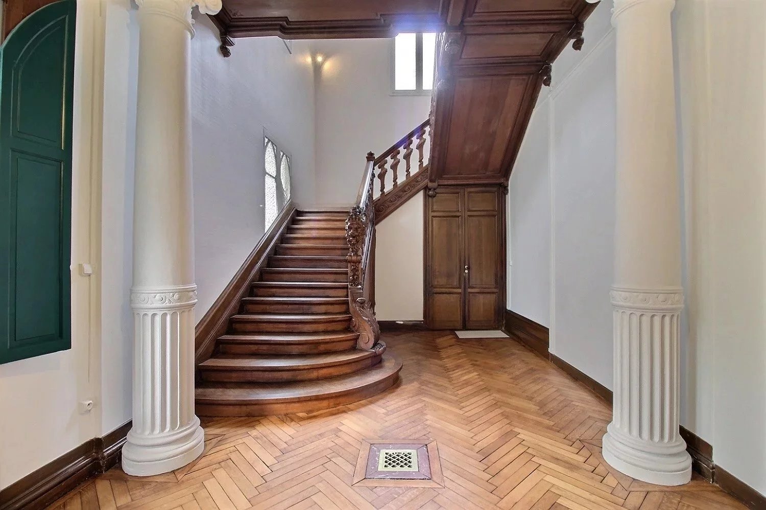 Arcachon, New Aquitaine, 33120, FR, 5 Bedrooms Bedrooms, ,3 BathroomsBathrooms,Residential,For Sale,1628138