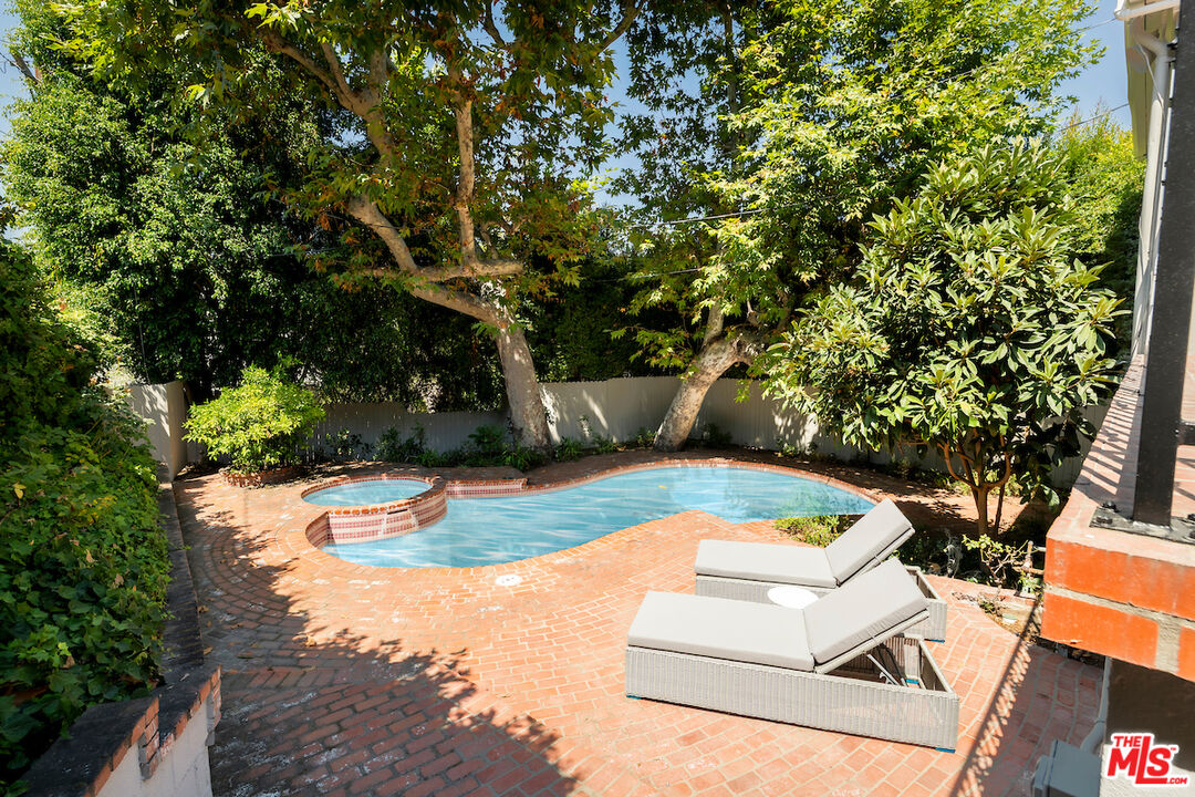 Los Angeles, California, 90068, United States, 4 Bedrooms Bedrooms, ,4 BathroomsBathrooms,Residential,For Sale,1938663