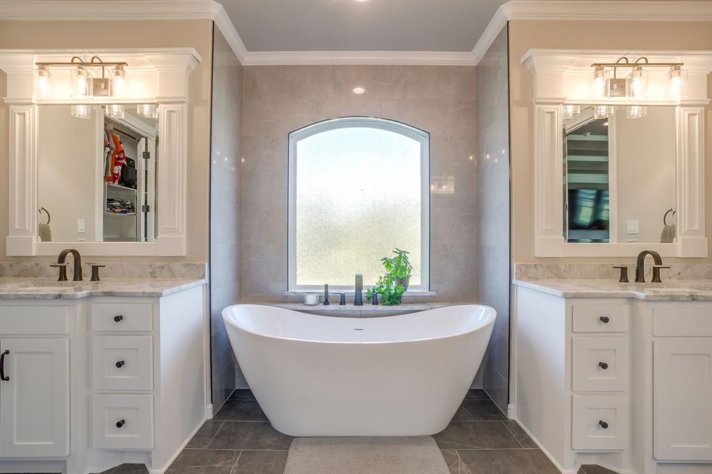 Fort Worth, Texas, 76108, United States, 5 Bedrooms Bedrooms, ,4 BathroomsBathrooms,Residential,For Sale,1981433