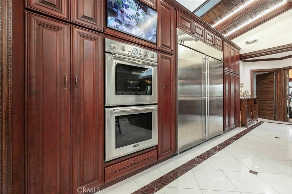 Glendale, California, 91201, United States, 4 Bedrooms Bedrooms, ,5 BathroomsBathrooms,Residential,For Sale,1969452