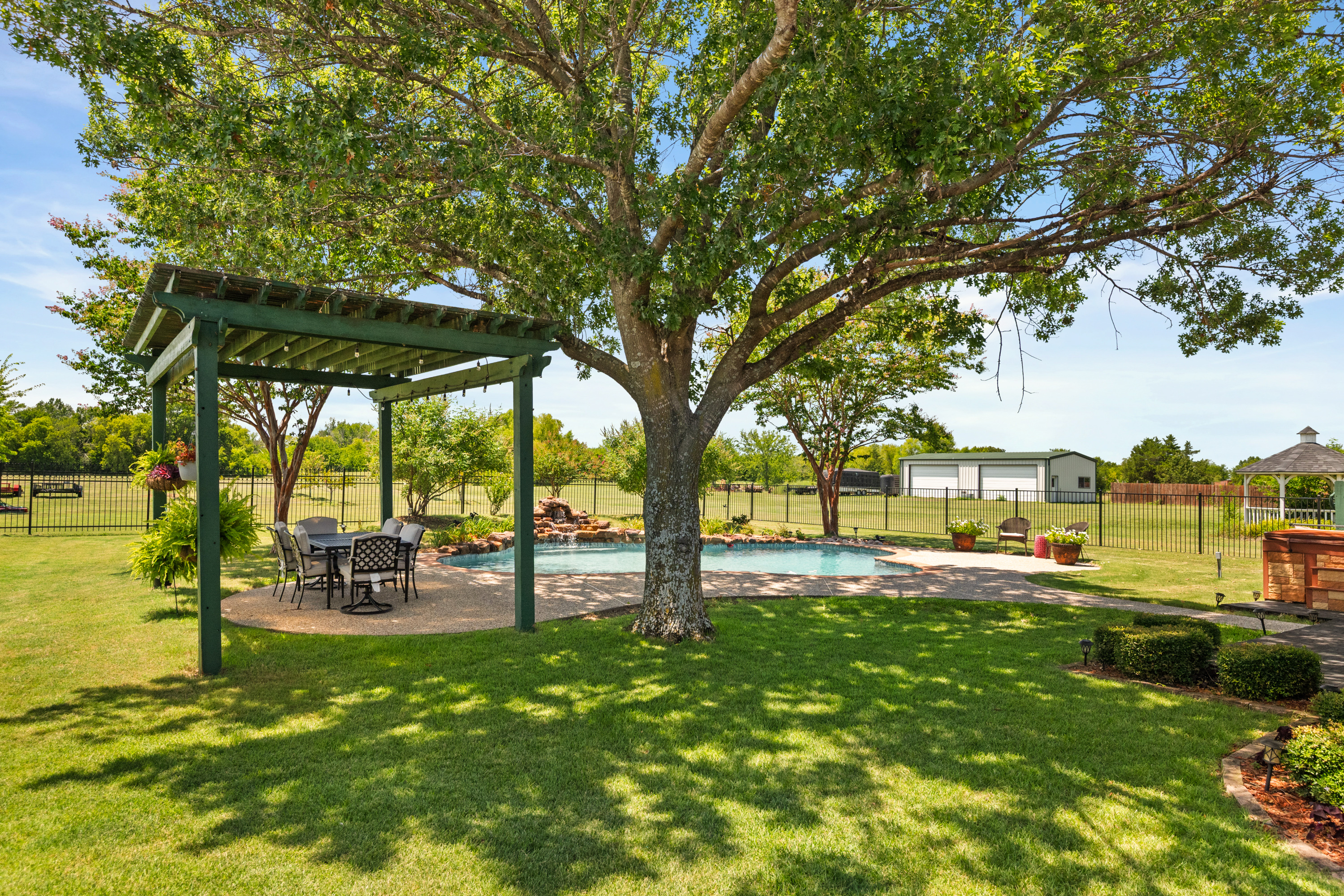 Caddo Mills, Texas, 75135, United States, 4 Bedrooms Bedrooms, ,3 BathroomsBathrooms,Residential,For Sale,2006415