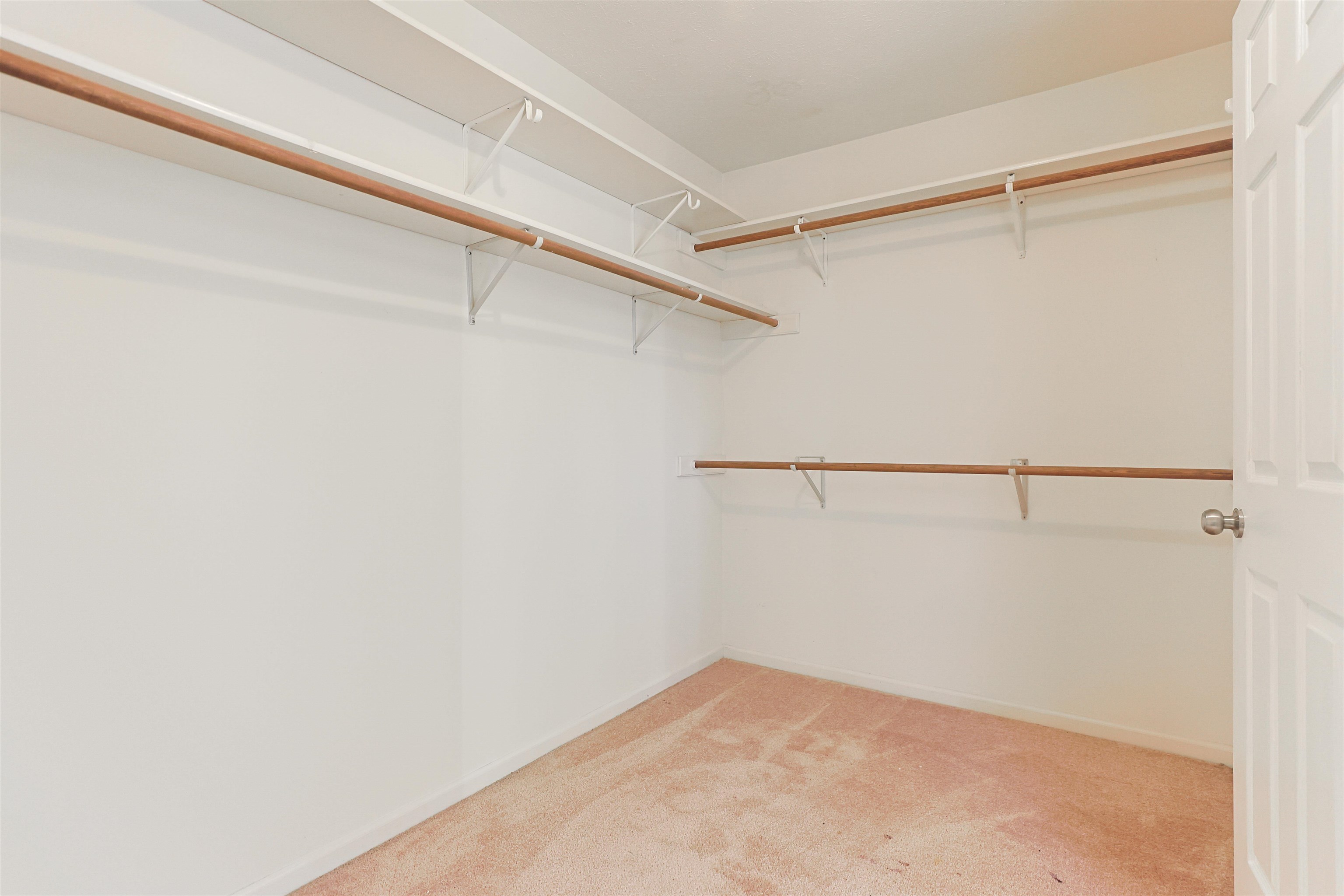 South Bend, Indiana, 46614, United States, 4 Bedrooms Bedrooms, ,4 BathroomsBathrooms,Residential,For Sale,1985327