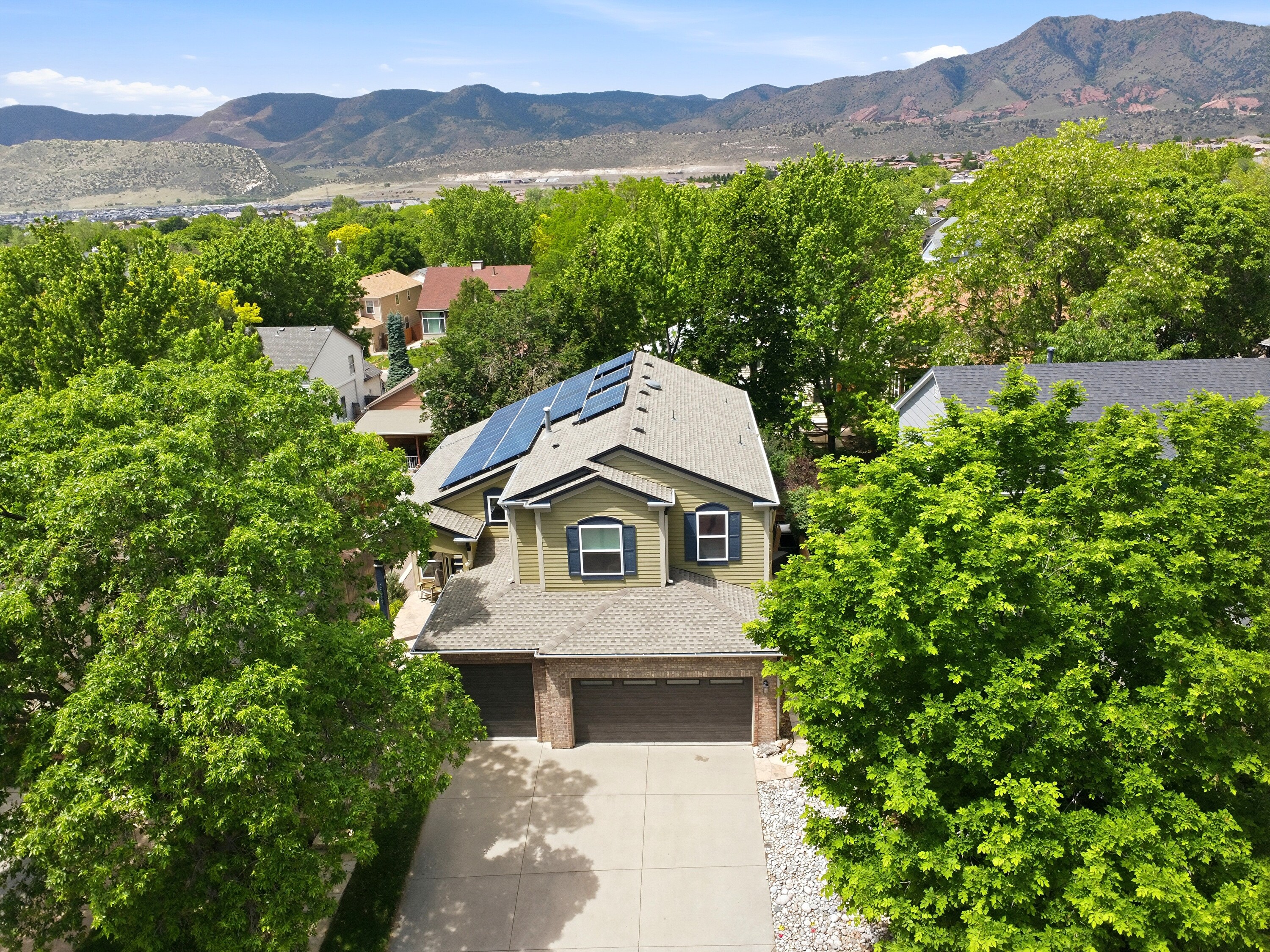  Seller is entertaining all offers  Exceptional opportunity in Hutchinson