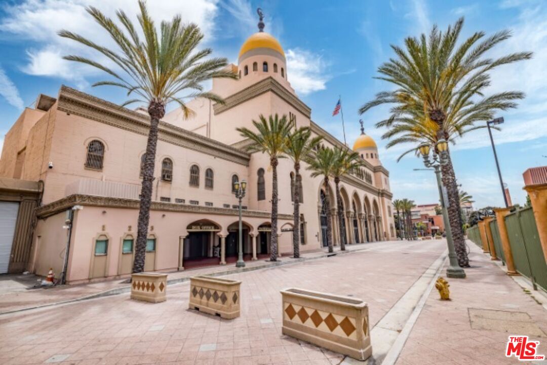 Los Angeles, California, 90007, United States, 15 Bedrooms Bedrooms, ,Residential,For Sale,1971327