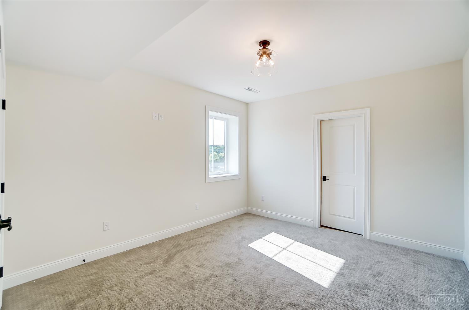 Madeira, Ohio, 45243, United States, 3 Bedrooms Bedrooms, ,3 BathroomsBathrooms,Residential,For Sale,1838040