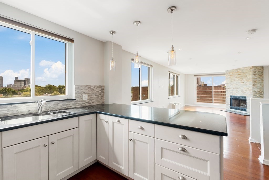 Cambridge, Massachusetts, 02139, United States, 2 Bedrooms Bedrooms, ,2 BathroomsBathrooms,Residential,For Sale,1939557