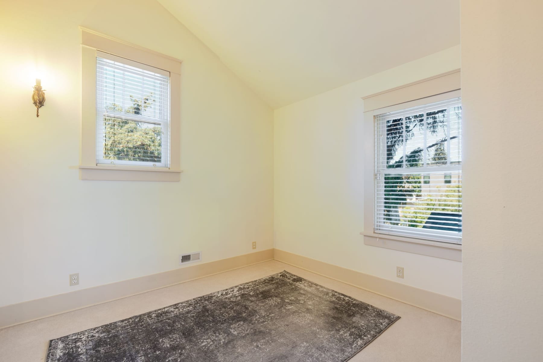  305 NW Columbia Street Bend, OR 97703 - 物件實景