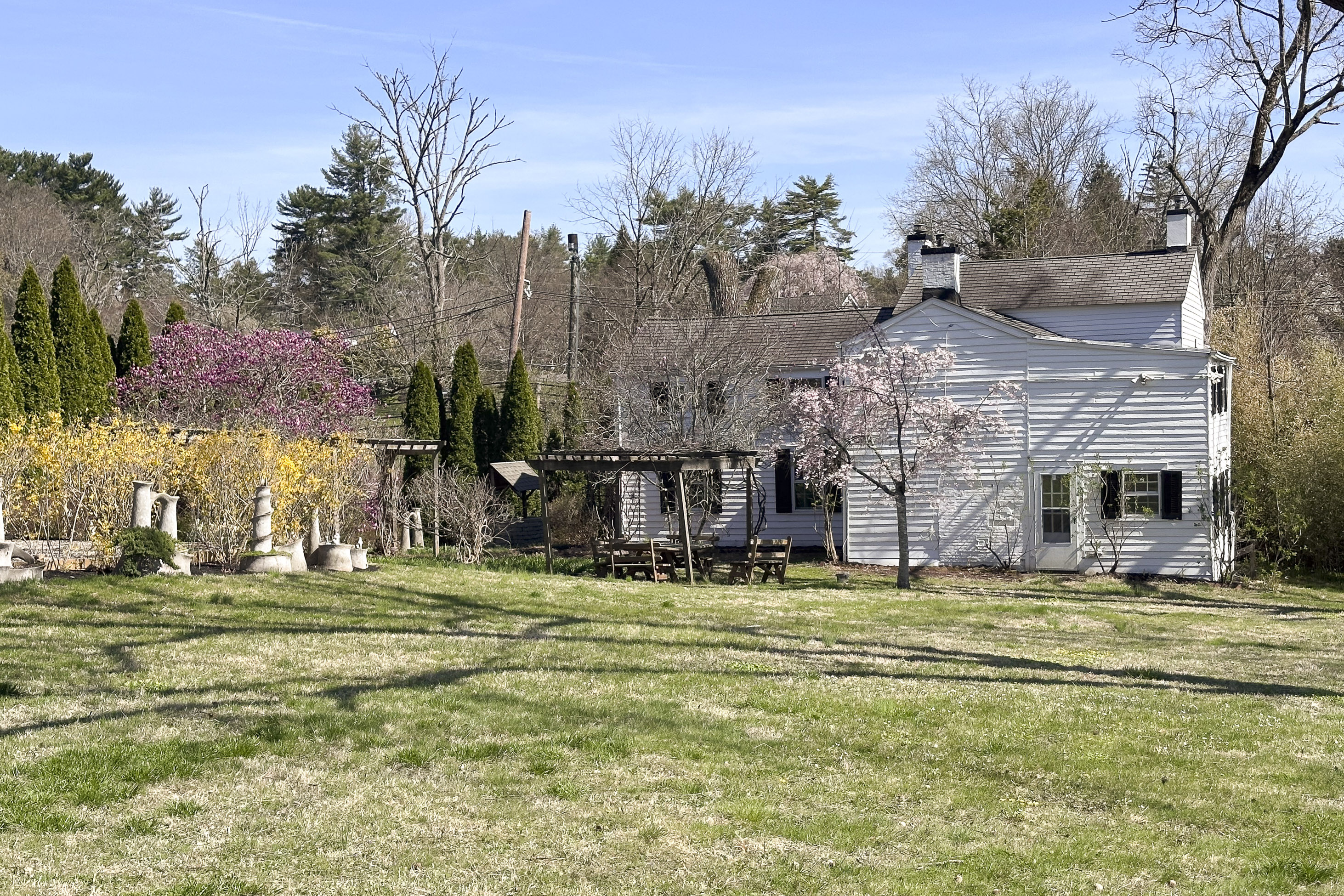  18th Century Charm and Captivating Grounds Edging Stony Brook - 物件實景