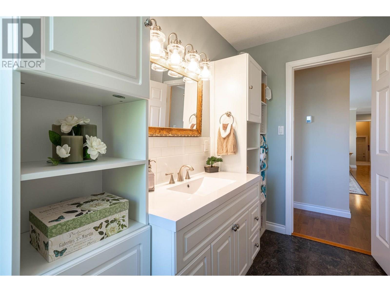 VERNON, British Columbia, V1H 1X1, CA, 4 Bedrooms Bedrooms, ,3 BathroomsBathrooms,Residential,For Sale,1948801