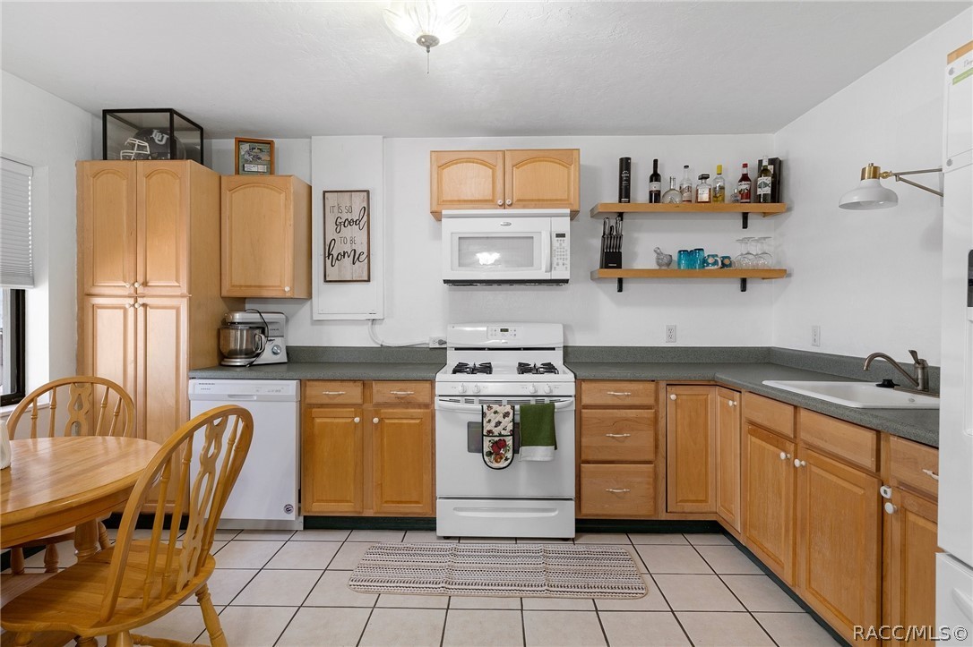 Dunnellon, Florida, 34431, United States, 4 Bedrooms Bedrooms, ,2 BathroomsBathrooms,Residential,For Sale,1920438