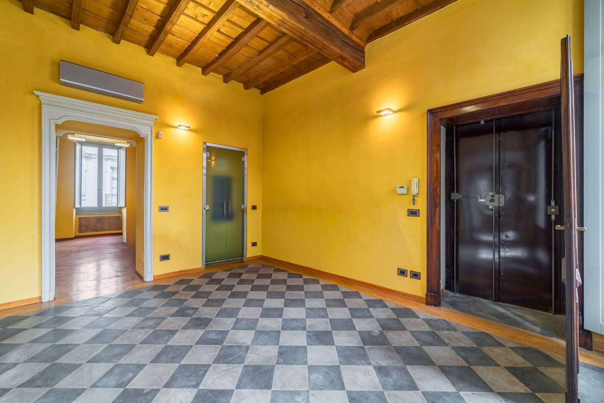 Torino, Torino, 10100, IT, 3 Bedrooms Bedrooms, ,1 BathroomBathrooms,Residential,For Sale,1925782