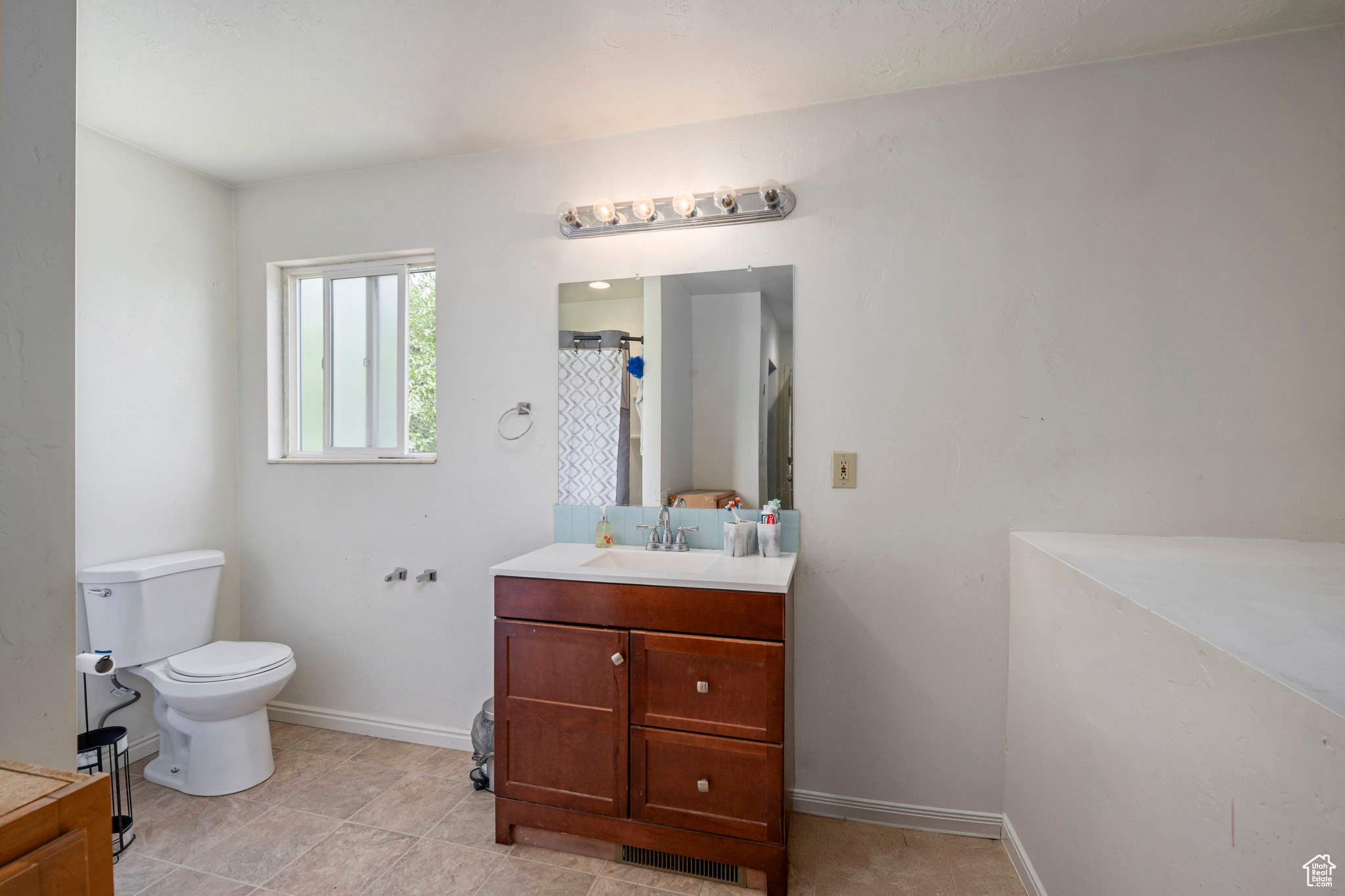 West Valley City, Utah, 84120, United States, 5 Bedrooms Bedrooms, ,2 BathroomsBathrooms,Residential,For Sale,1906860