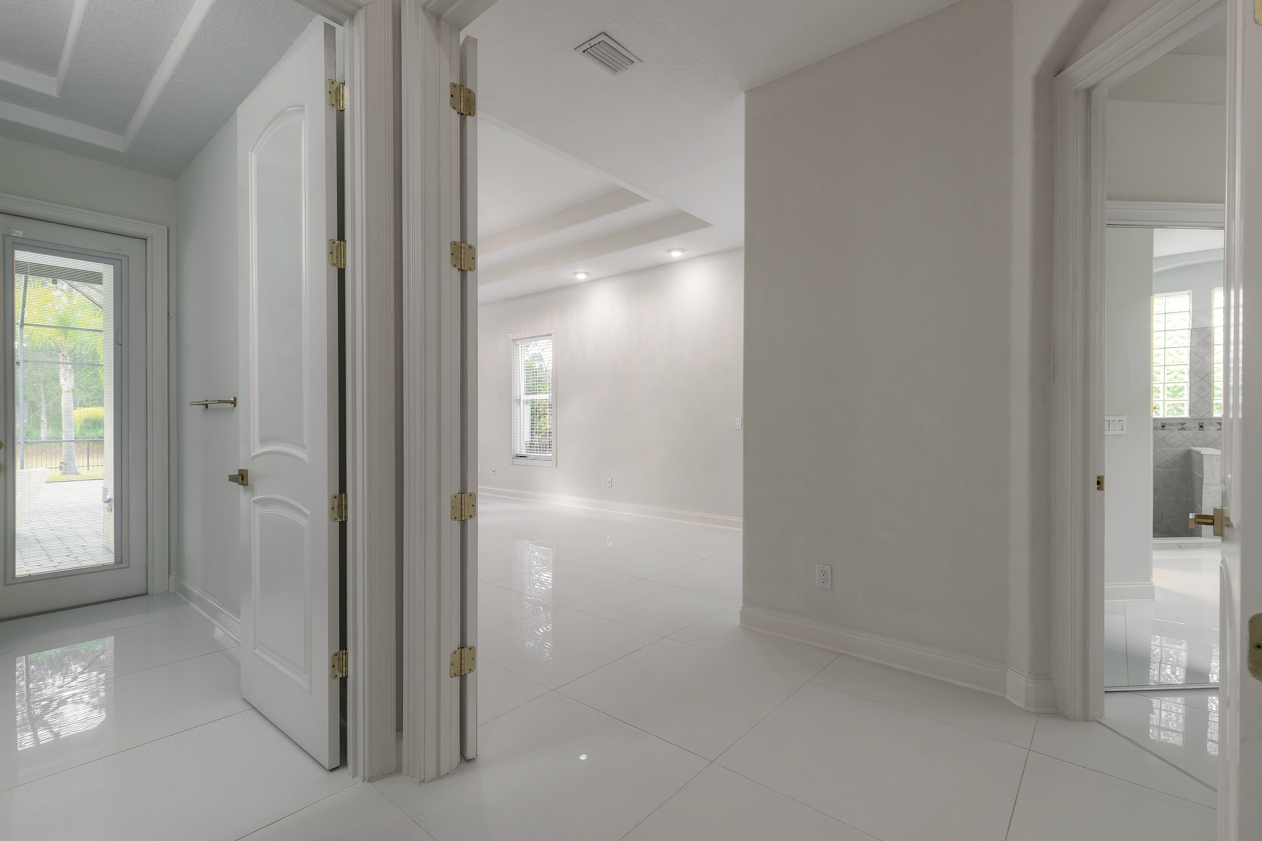 Daytona Beach, Florida, 32124, United States, 5 Bedrooms Bedrooms, ,4 BathroomsBathrooms,Residential,For Sale,2006264