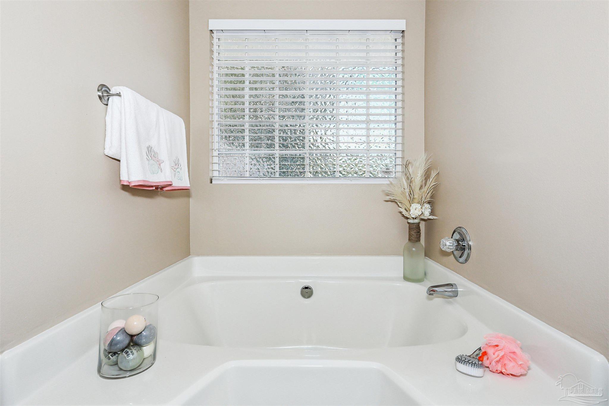 Pensacola, Florida, 32507, United States, 4 Bedrooms Bedrooms, ,2 BathroomsBathrooms,Residential,For Sale,1997385