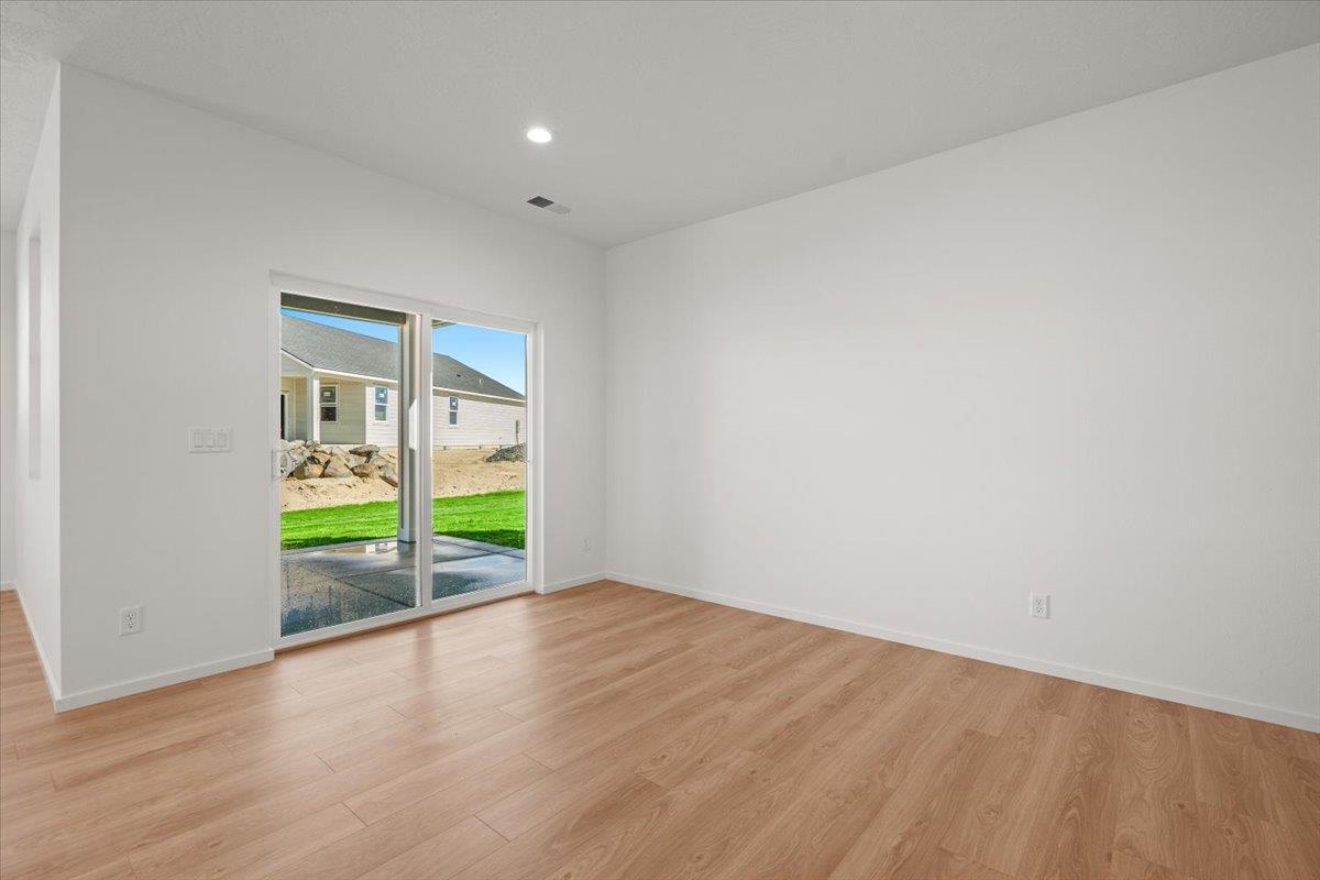 Deer Park, Washington, 99006, United States, 3 Bedrooms Bedrooms, ,2 BathroomsBathrooms,Residential,For Sale,1877408