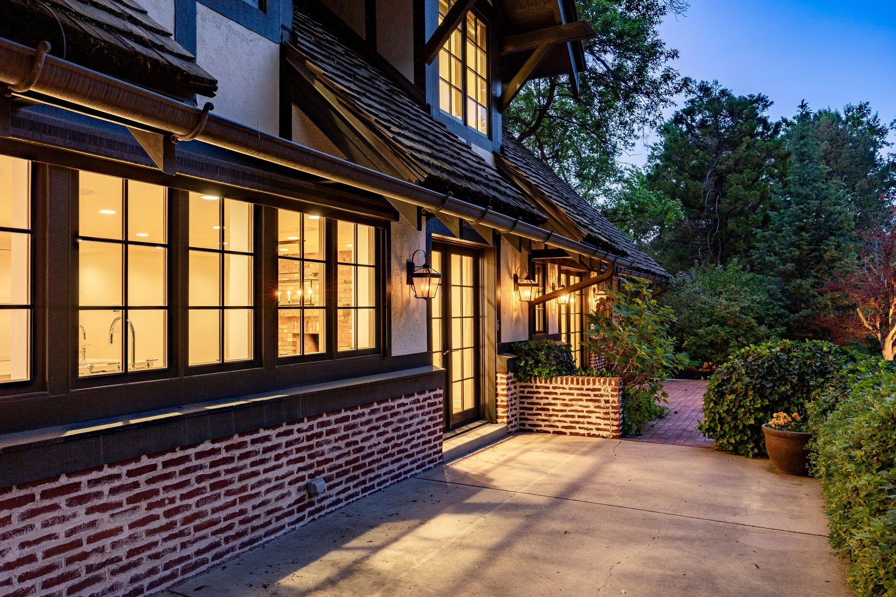  Stunning Tudor Estate in Premier Walker Lane Neighborhood - 物件實景