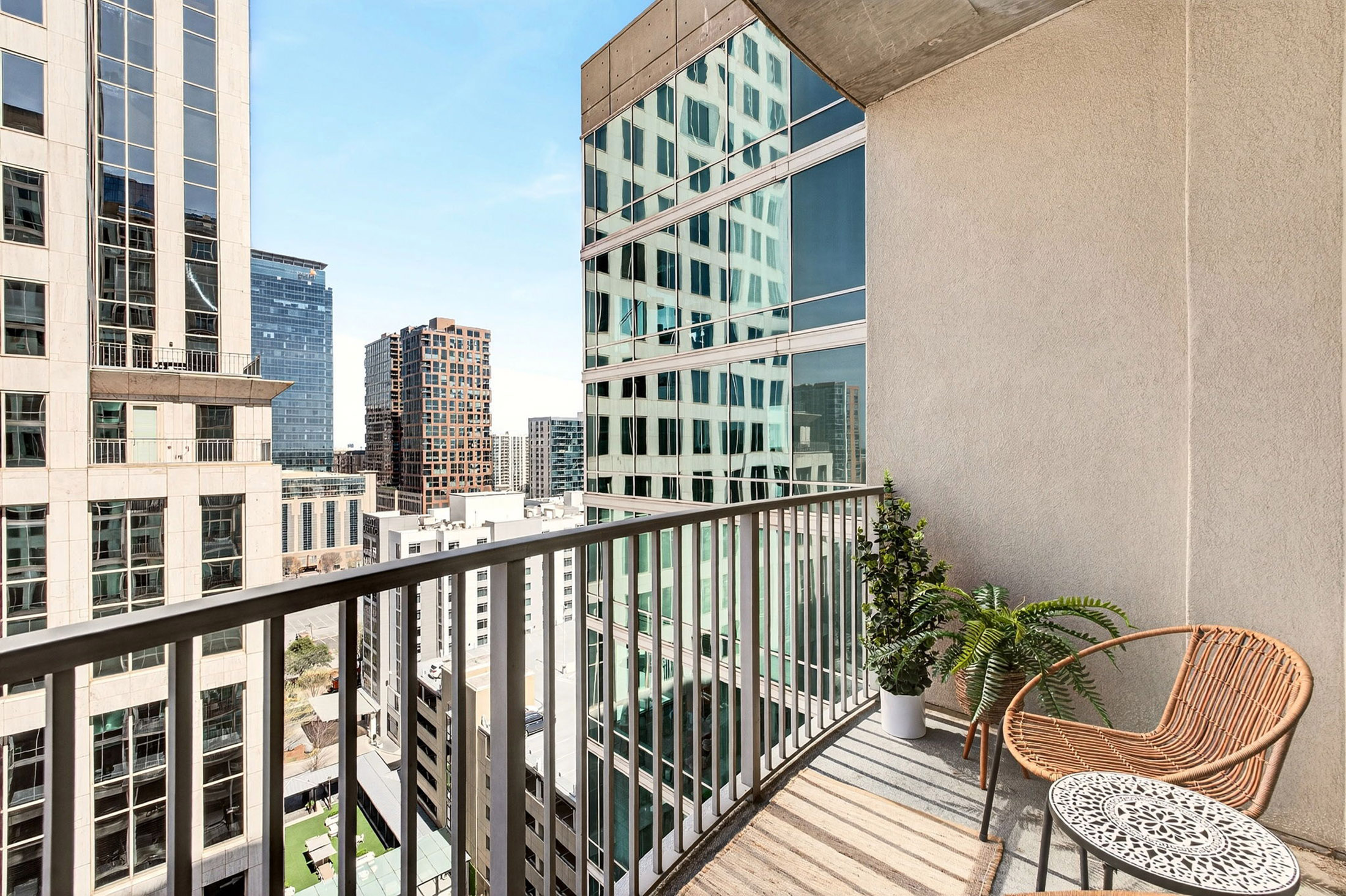  Light-filled Condo Perched Above Peachtree Street in Midtown - 物件實景