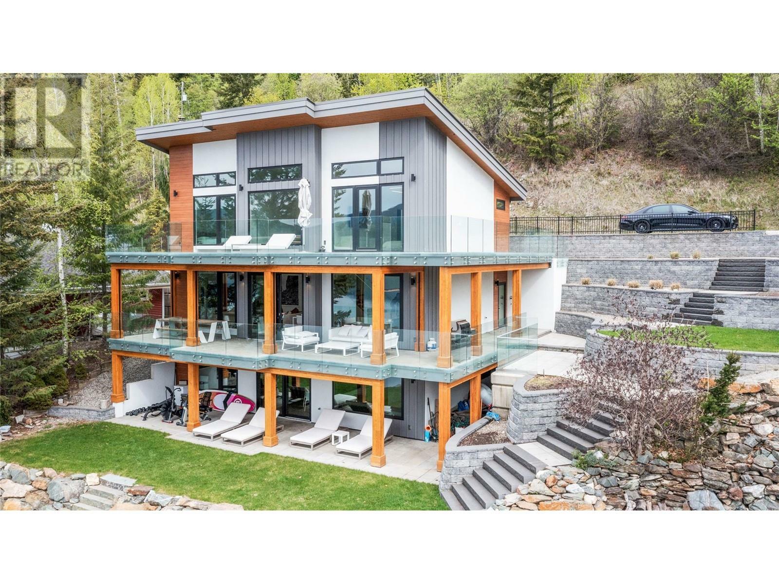 ANGLEMONT, British Columbia, V0E 1M8, CA, 5 Bedrooms Bedrooms, ,3 BathroomsBathrooms,Residential,For Sale,1836909