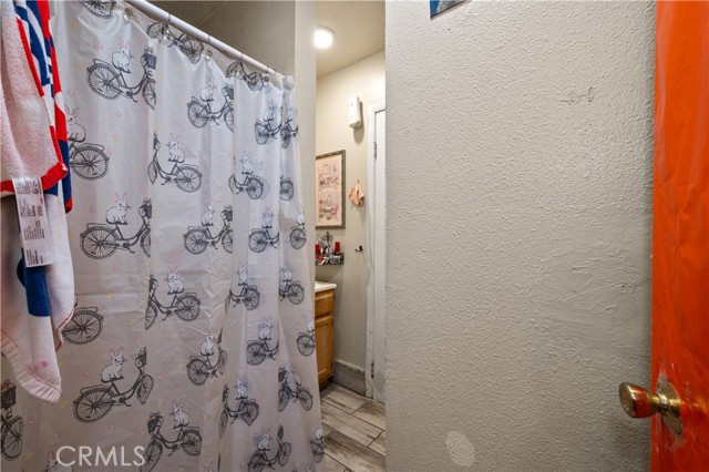 Los Angeles, California, 90044, United States, 2 Bedrooms Bedrooms, ,Residential,For Sale,1869360