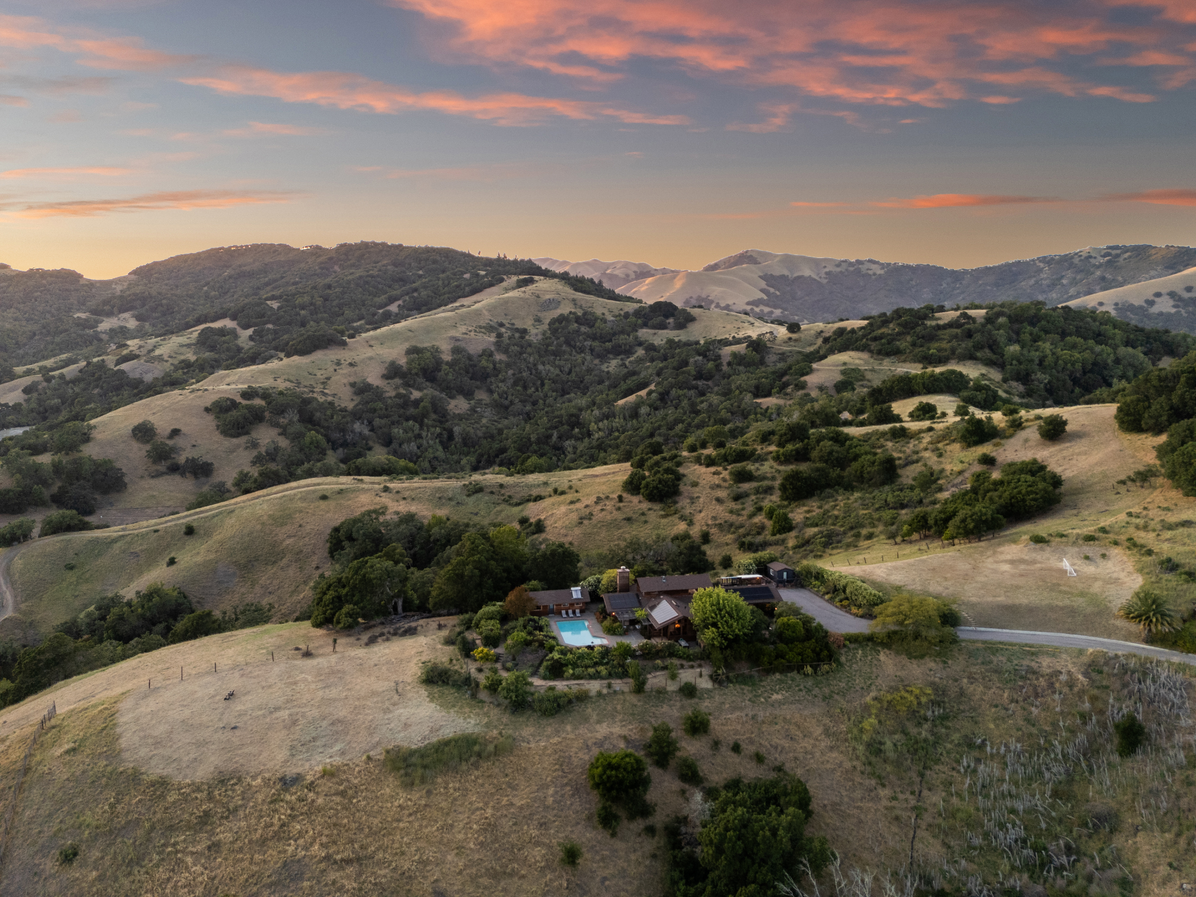  Secluded San Anselmo Estate With 270 Degree Panoramic Views On Almost Four Acres - 物件實景