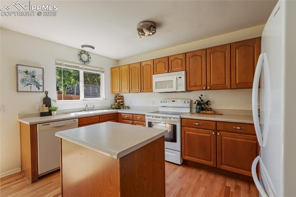 Colorado Springs, Colorado, 80920, United States, 5 Bedrooms Bedrooms, ,2 BathroomsBathrooms,Residential,For Sale,1920003