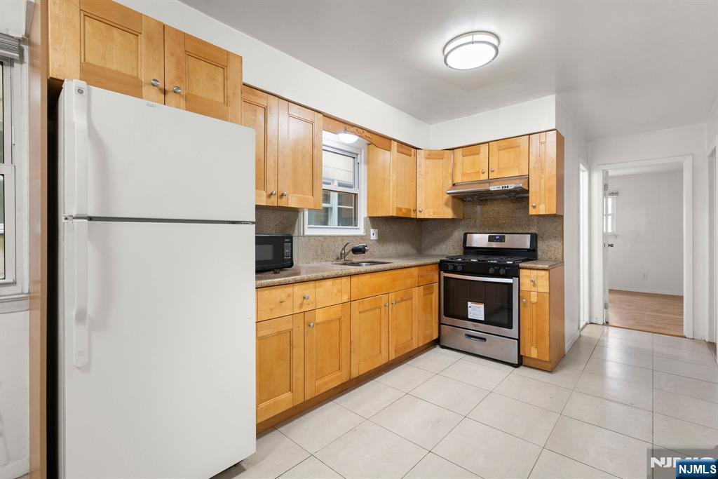 Harrison, New Jersey, 07029, United States, 6 Bedrooms Bedrooms, ,2 BathroomsBathrooms,Residential,For Sale,1992098