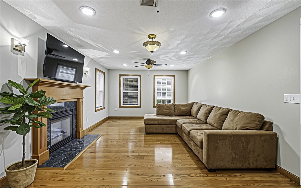 Worcester, Massachusetts, 01606, United States, 4 Bedrooms Bedrooms, ,3 BathroomsBathrooms,Residential,For Sale,2012062