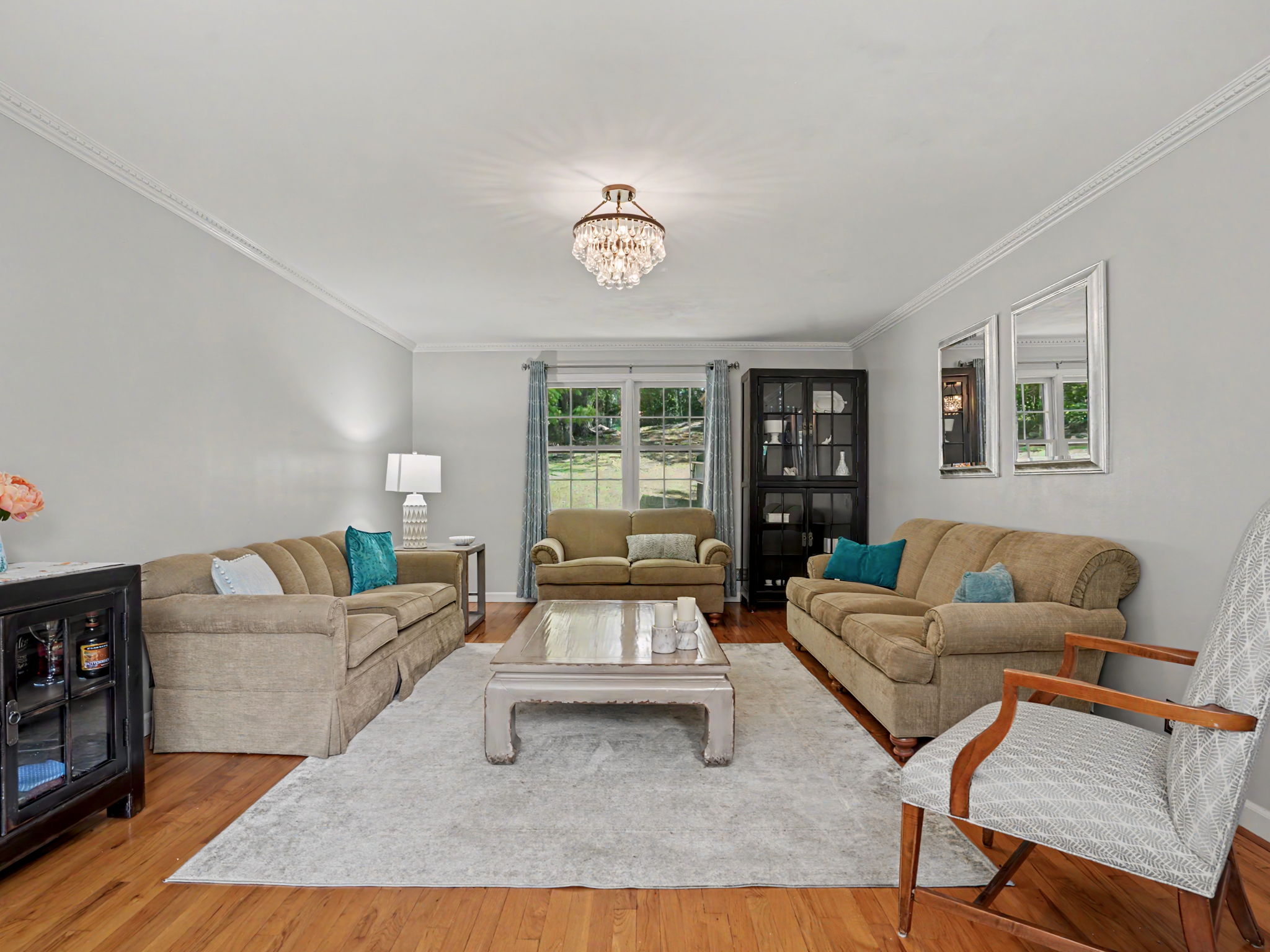  Hilltop Lake Hills Oasis with Renovated Chef