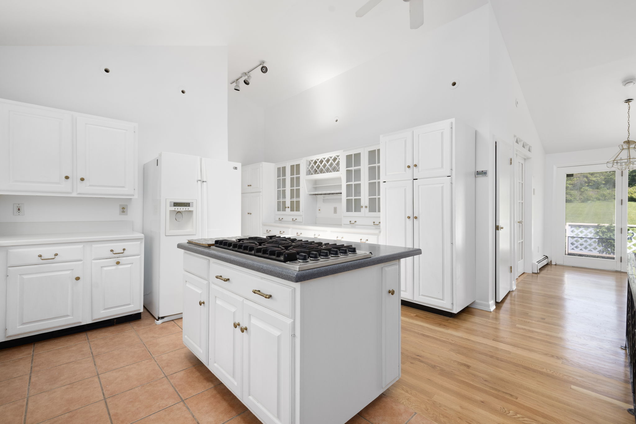  Easy Living, Exceptional Space, Prime North Dartmouth Location - 物件實景
