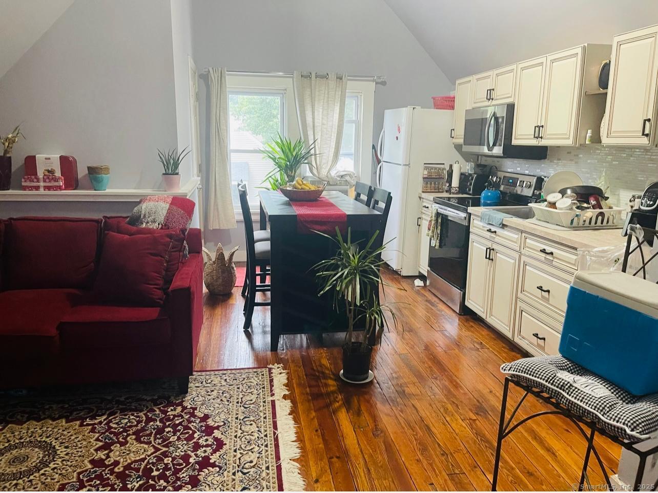 Bridgeport, Connecticut, 06606, United States, 10 Bedrooms Bedrooms, ,2 BathroomsBathrooms,Residential,For Sale,1974129