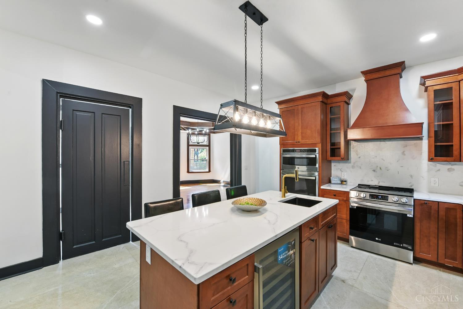 Cincinnati, Ohio, 45229, United States, 7 Bedrooms Bedrooms, ,5 BathroomsBathrooms,Residential,For Sale,1821306