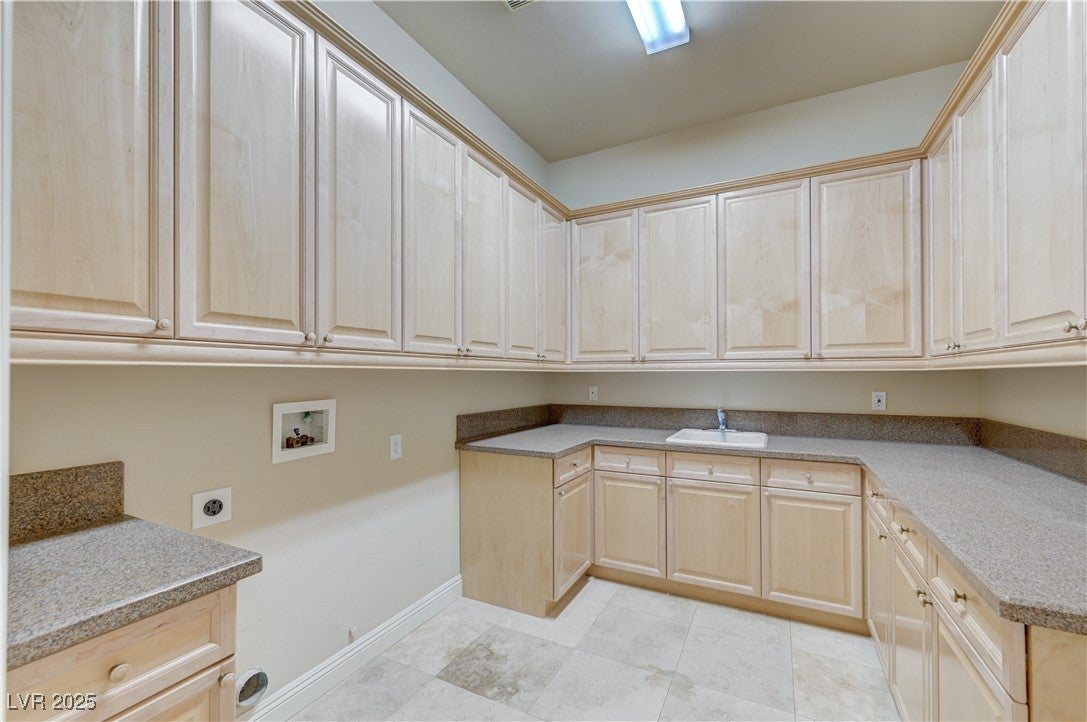 Las Vegas, Nevada, 89117, United States, 4 Bedrooms Bedrooms, ,5 BathroomsBathrooms,Residential,For Sale,2005418