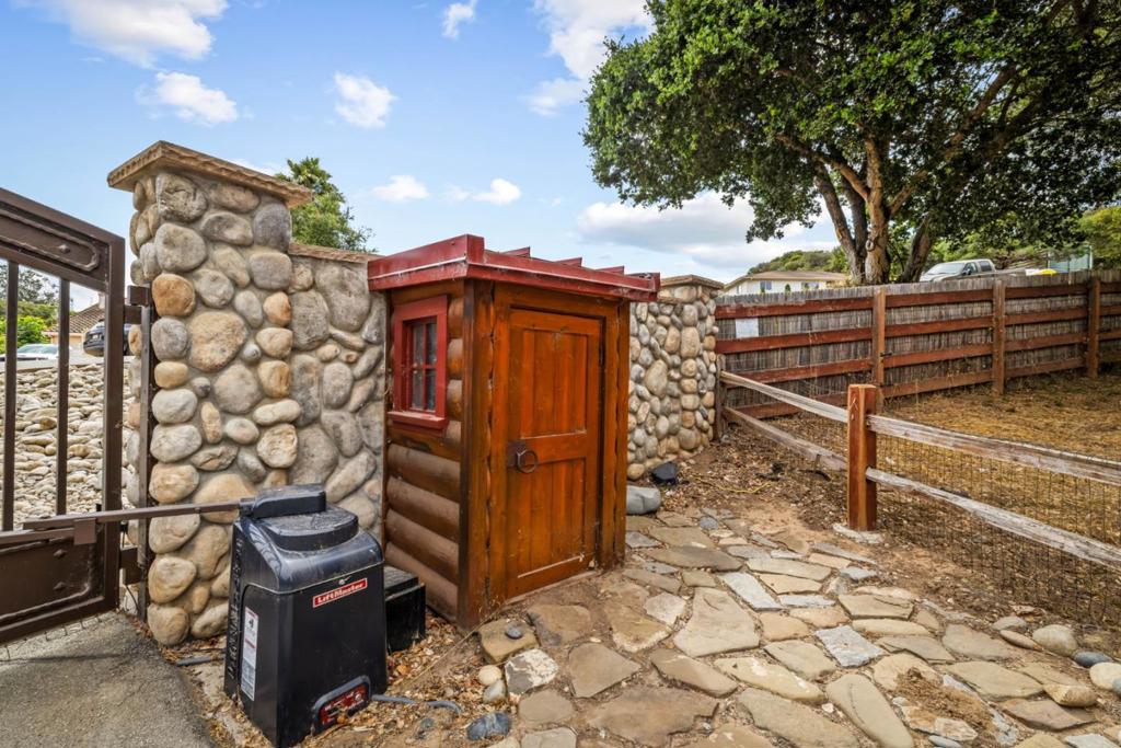 Salinas, California, 93907, United States, 3 Bedrooms Bedrooms, ,4 BathroomsBathrooms,Residential,For Sale,1974769