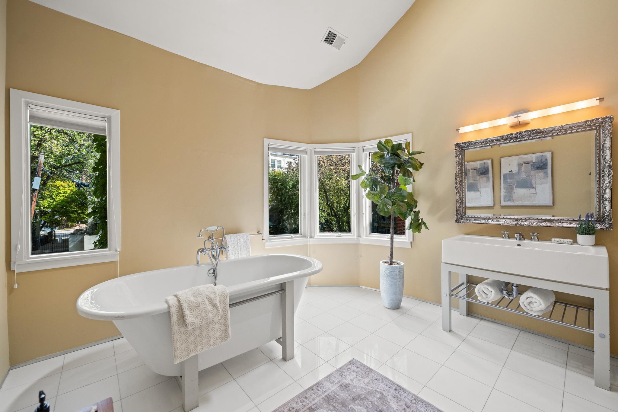  2319 Bancroft Place NW, Washington, DC, 20008 - 物件實景