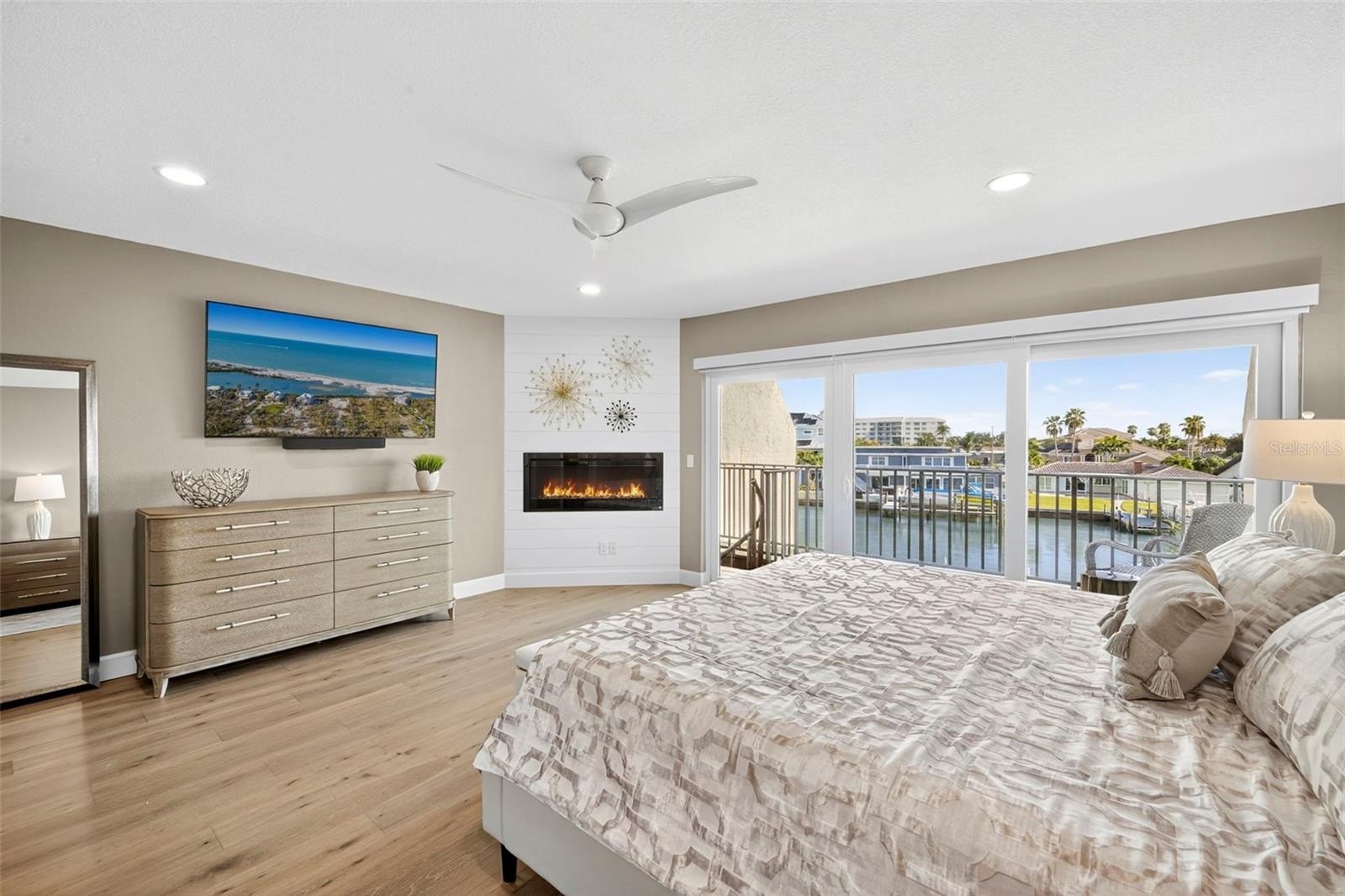 CLEARWATER BEACH, Florida, 33767, United States, 3 Bedrooms Bedrooms, ,3 BathroomsBathrooms,Residential,For Sale,1976812